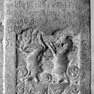 Wappengrabplatte mit den Grabinschriften für Jörg Püchler zu Aicha und seine Ehefrau Margret Püchler, geb. Sigershofer, wieder verheiratete Wernstorffer