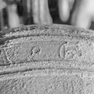 Dom, Glockenhaus, Glocke, Detail: Inschrift (E. 13. Jh.)