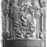 Figurale Metallplatte mit Sterbevermerk für den Domherrn Johann von Redwitz.