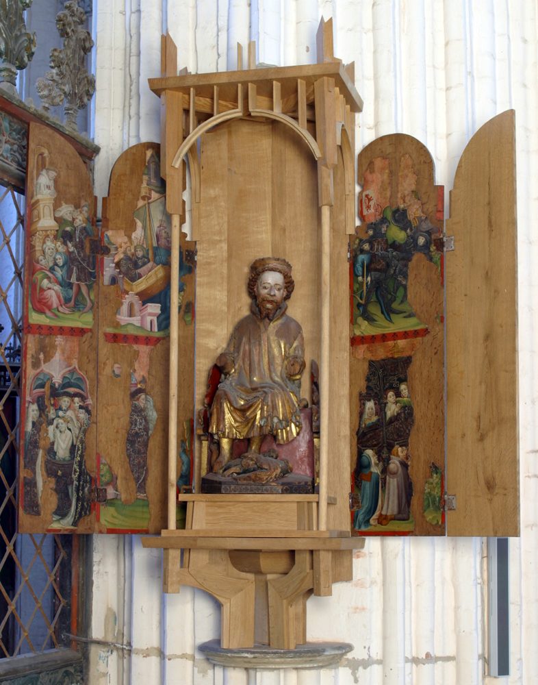 Skulptur des heiligen Olav in einem Schrein