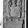 Grabinschrift für Hippolyth von Schwarzenstein auf einer Wappengrabplatte