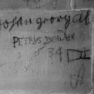 Kritzelinschrift (102, 106)