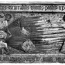Scheintumba für den Dompropst Paul von Polheim, an der Chornordwand. Rechteckige Rotmarmorplatte, schräg ins Mauerinnere eingebracht.