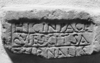 Bild zur Katalognummer 5: Grabsteinfragment des Saturnalis
