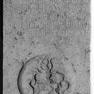 Grabinschrift für Johannes Volmetius auf einer Wappengrabplatte