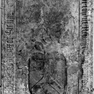 Fragmentarische Wappengrabplatte mit den Grabinschriften für Johann und Barbara Kunstmann, im Flur zum Residenzplatz an der Südwand. Rotmarmor.