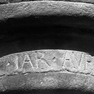 Marktbrunnen, Detail mit Inschrift am Brunnenstock