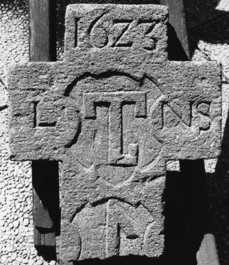 Bild zur Katalognummer 337: 1. Seite des Grabkreuzes für Leonhart und Nilges Nassteen