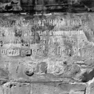 Petershof, Relief des Hl. Stephan, Detail Inschriftenplatte (1555)