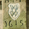 Grenzstein mit Initialen, Wappen und Jahreszahl.