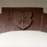 Jahreszahl und Wappen im Türsturz mit Steinmetzzeichen, Hirschgasse 7 