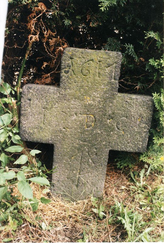Bild zur Katalognummer 325: Grabkreuz für einen Unbekannten mit den Initialen I. D. C