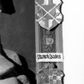 Zwei Initialen auf dem rechten Pilaster des Epitaphs für Graf Michael III. von Wertheim.