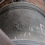 Glocke mit Glockenspruch, Meisterinschrift und Gussjahr