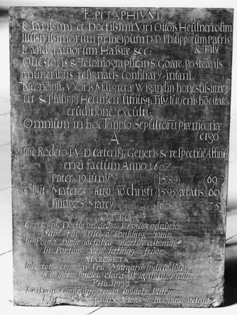 Bild zur Katalognummer 276: Fragmentarisches Epitaph für das Ehepaar Otto und Margarete Heusner und dessen Sohn Philipp