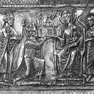 Dom, Karlsschrein (nach 1182-1215), Dachrelief: Karl überreicht der Gottesmutter ein Modell der Aachener Marienkirche