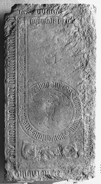 Bild zur Katalognummer 89: Grabplatte des Vikars Nicolaus Wel(le) und in Zweitverwendung des Kanonikers und Kustoden Johannes Welle