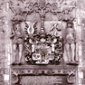 Wappen an der Nordwand des Treppenturmes der ehem. Kollegienkirche