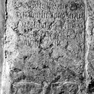 Kleine Grabplatte mit fragmentarischer Grabinschrift für einen Hans N. Stör zu Lindberg auf Aicha
