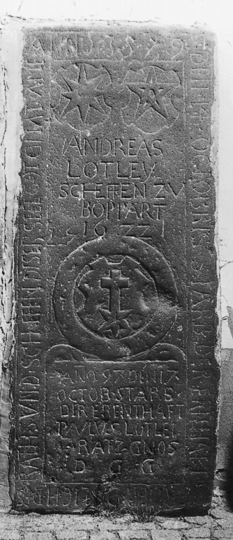 Bild zur Katalognummer 228: Grabplatte des Werner Polich mit nachgetragenen Inschriften für Paulus und Andreas Lotlei