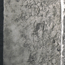 Grabplatte (Fragment), in der nördlichen Tumseitenhalle als Stufe genutzt