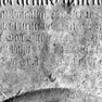 Detail zu Grabinschrift für den Bürger Sebastian Wisinger auf der Grabplatte für Hans Wisinger (Nr. 465) , an der Südwand, 14. von Westen. Zweitverwendung der Platte.