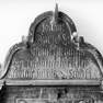 Epitaph für den bischöflichen Koch Christoph Seydl und seine Frau, im Nordflügel an der Nordwand, achtes Joch von Osten. Kalkstein.