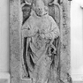 Sterbeinschrift für Konrad Trandler auf einer figuralen Grabplatte