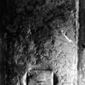 Grabplatte für Stephan Pramer, an der Westwand im fünften Abschnitt von Norden, obere Platte. Rotmarmor.