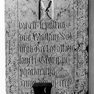 Grabinschrift für den Benefiziaten Nikolaus Volnegk auf der Grabplatte des Kanonikers Johann von Lutic (Nr. 146), innen an der Nordwand. Zweitverwendung der Platte.