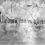 Gemalte Devise unter einem spätgotischen Wandbild der Vierzehn Nothelfer