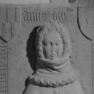 Grabplatte einer Truchsessin von Baldersheim, geb. von Rosenberg, Detail