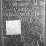 Grabplatte für den Pfarrgesellen Jakob Amlsdorfer, innen an der Nordwand des nördlichen Querhauses.