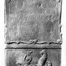 Sterbeinschrift und Wappenbeischriften auf der Wappengrabplatte des Hanns Albrecht von und zu Hegnenberg