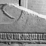 Grabplattenfragment eines Unbekannten mit Vornamen Konrad