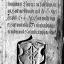 Grabplatte für den Bürger Sigmundt Heillingmair, an der Südwand, neunte von Westen, oben. Rotmarmor.