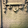 Teil der Grabinschrift auf der Grabplatte der Amalia Kottwitz von Aulenbach.