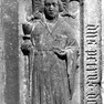 Grabplatte des Petrus von Remago aus Kalkstein, ehemals in der Stephanskapelle vermutlich im Boden eingelassen.