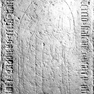 Grabplatte des Kanonikers Johannes Dornsteiner (Dernsteiner, Donnerstein) aus rotem Marmor, im Boden eingelassen.
