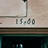 Jahreszahl im Sturz der Eingangstür des Torbaus.