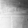 Portal, Detail mit Rötelgraffiti