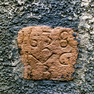 Jahreszahl und Initialen auf kleinen ovalen Sandsteinplättchen, Wohnanwesen Oberstr. 3