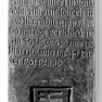 Grabplatte für die Niedernburger Nonne Sabine Zenger zu Adlmannstein, in der St. Erasmus-Kapelle an der Südwand neben dem Eingangsgitter, Westjoch. Rotmarmor. Im unteren Teil der Platte Wappenrelief.