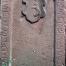 Umlaufende Inschrift auf der Grabplatte des Sebastian Fuchs und seiner Frau Anna.