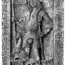 Figurale Grabplatte für den Ritter Tristan Fröschl von Marzoll, an der Ostwand, nördlich des Chores. Rotmarmor.