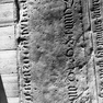 Grabplatte des Kanonikers Berzo sowie des Wilhelm(?) und des Vikars Johann Streyff 