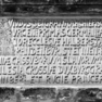 Petershof, Portal des Treppenturmes, Inschriftenplatte (n. 1552–1557)
