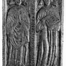 Tumbadeckplatte für den Domprobst Gottfried von Kirchberg und den Kanoniker Eberhard von Wartstein-Berg, an der Nordwand. Rotmarmorplatte mit abgeschrägten Kanten, in der Mitte durch Schriftleiste geteilt; je in gotischem Dreipassmaßwerk, auf einem Kissen