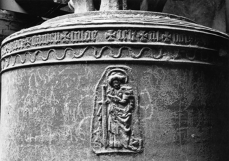 Bild zur Katalognummer 155: Ostseite der Marienglocke von St. Goar mit Relief der hl. Katharina