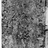 Grabplatte für den Chorvikar Franziskus, an der Westwand im zweiten Joch von Norden. Rotmarmor.
